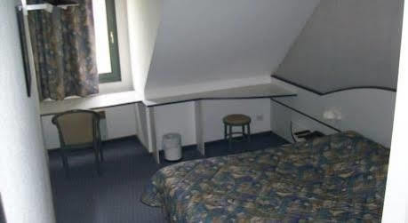 Hotel Restaurant La Tour Romaine - Haguenau - Strasbourg Nord Schweighouse-sur-Moder Exterior foto